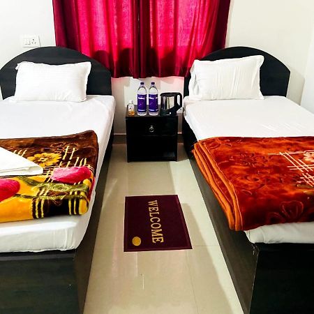 Gaurav Guest House Bodh Gaya Buitenkant foto
