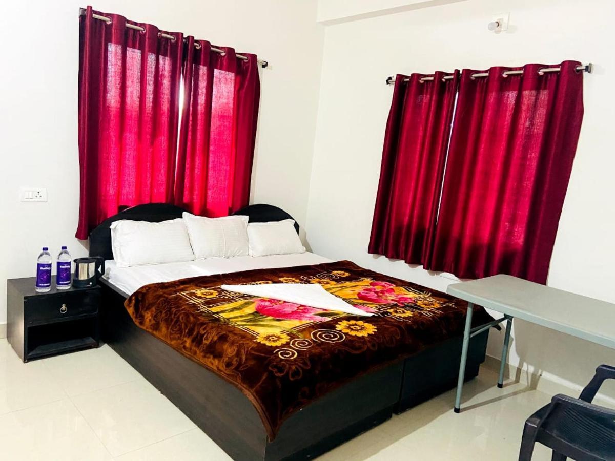 Gaurav Guest House Bodh Gaya Buitenkant foto