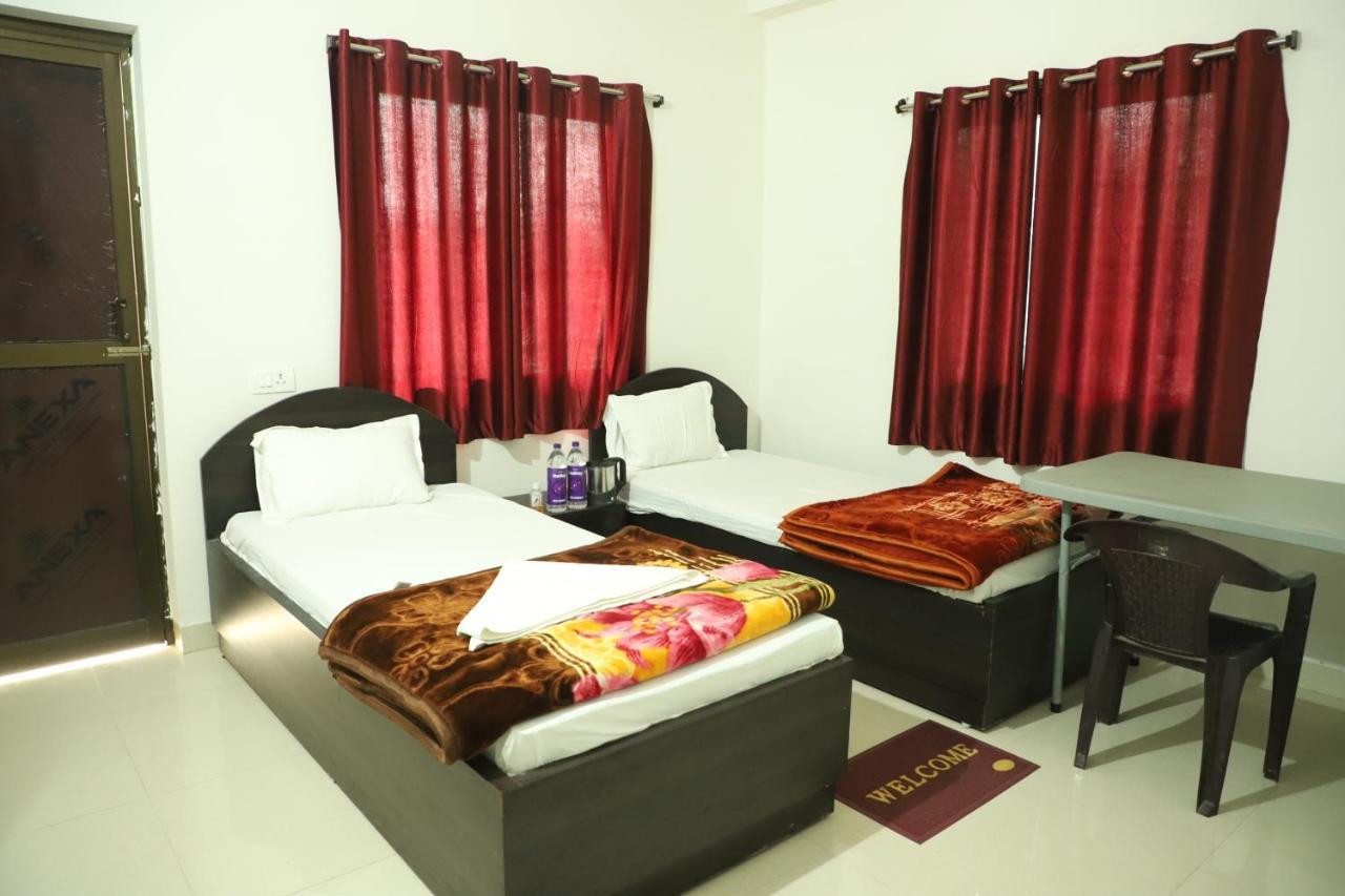 Gaurav Guest House Bodh Gaya Buitenkant foto