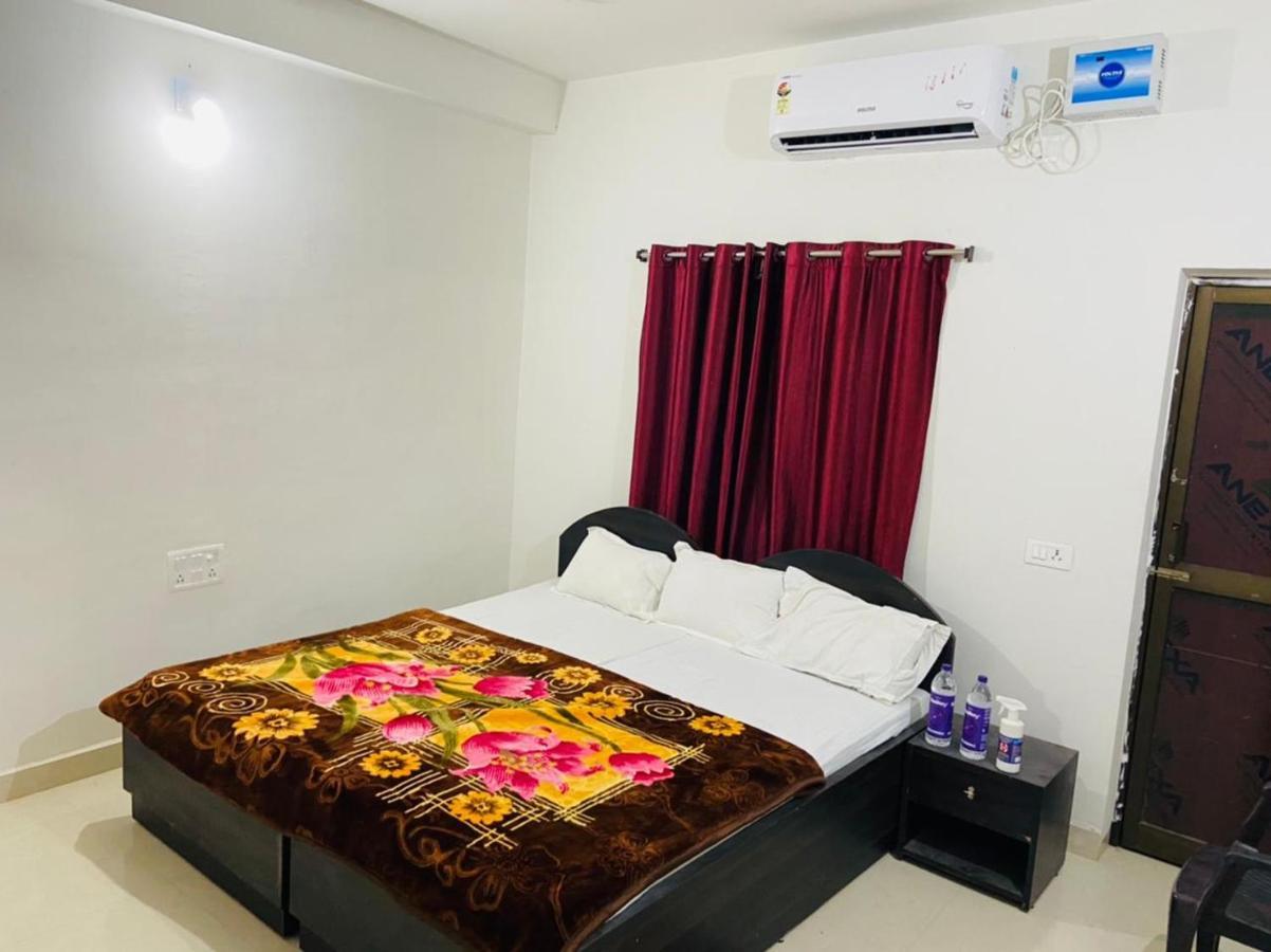 Gaurav Guest House Bodh Gaya Buitenkant foto