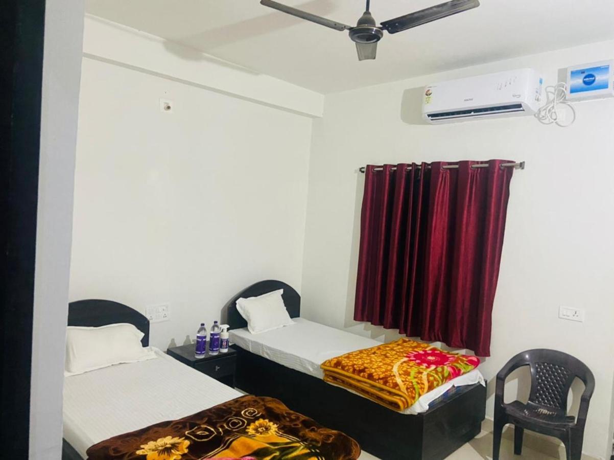 Gaurav Guest House Bodh Gaya Buitenkant foto