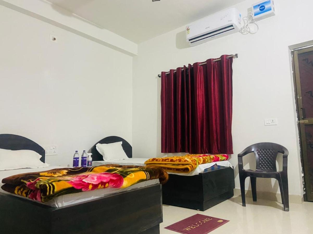 Gaurav Guest House Bodh Gaya Buitenkant foto