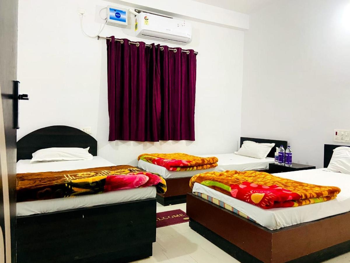 Gaurav Guest House Bodh Gaya Buitenkant foto