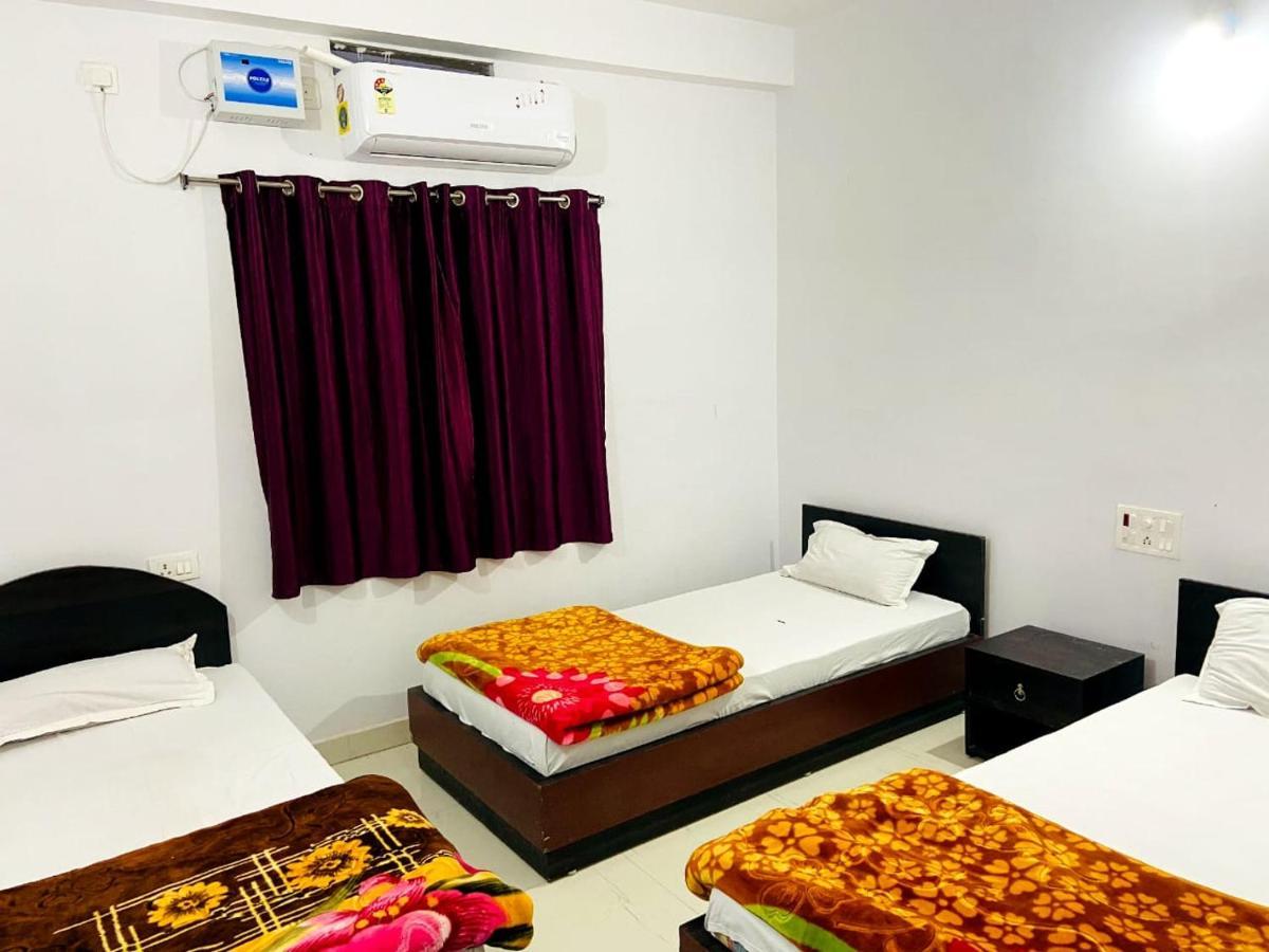 Gaurav Guest House Bodh Gaya Buitenkant foto