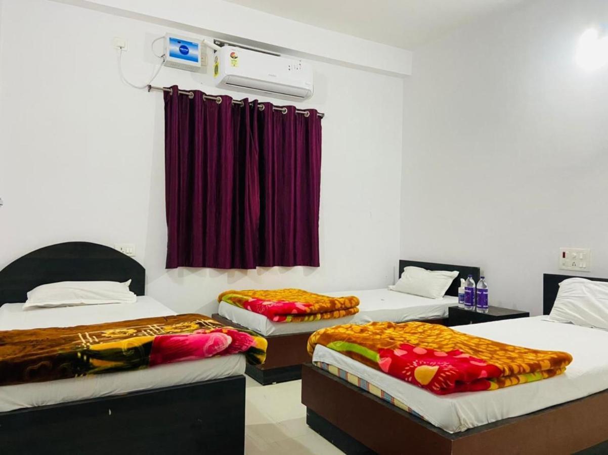 Gaurav Guest House Bodh Gaya Buitenkant foto