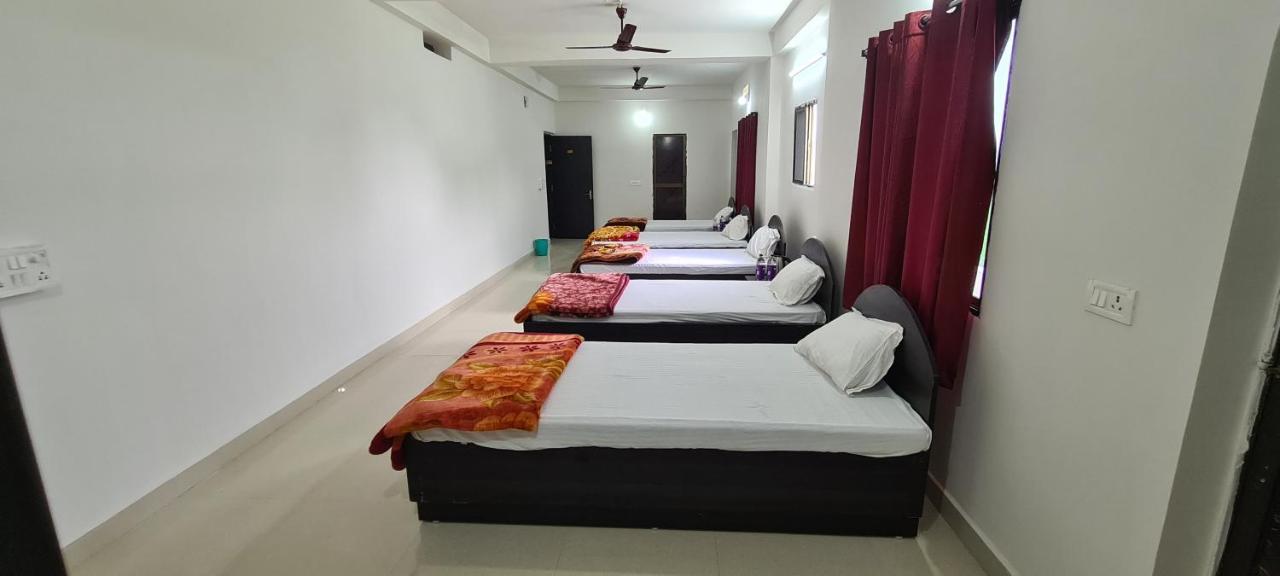 Gaurav Guest House Bodh Gaya Buitenkant foto