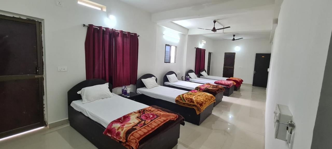 Gaurav Guest House Bodh Gaya Buitenkant foto