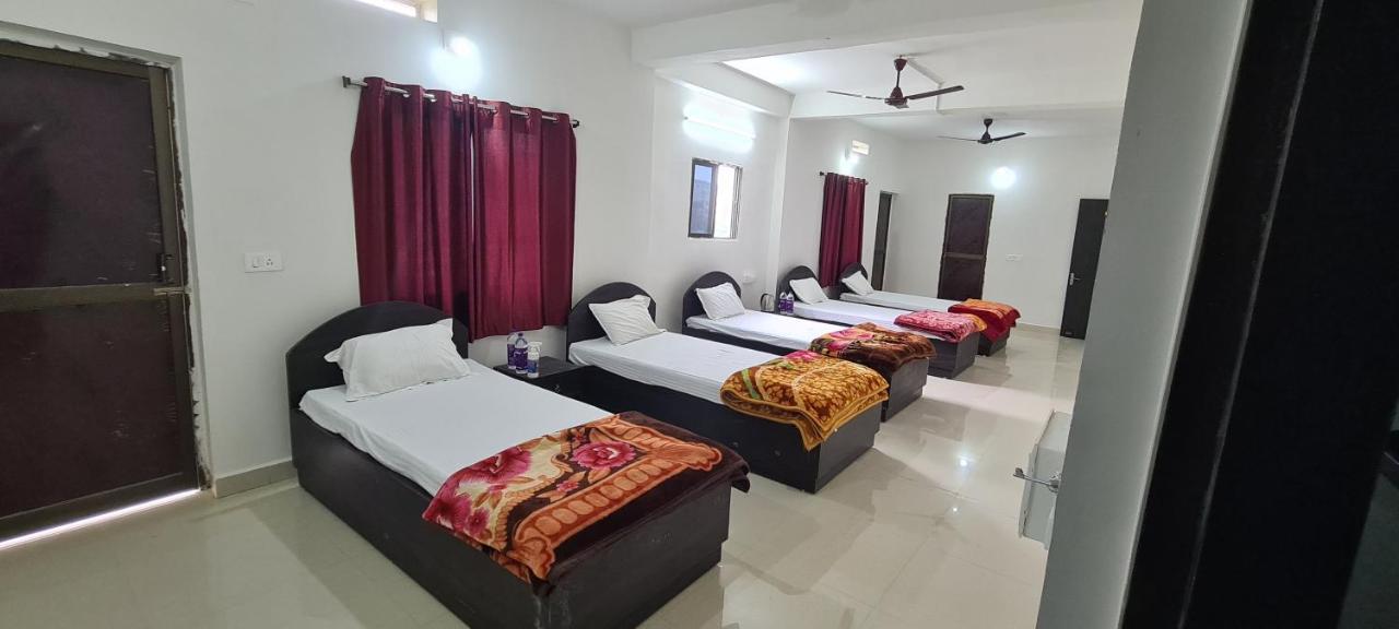 Gaurav Guest House Bodh Gaya Buitenkant foto