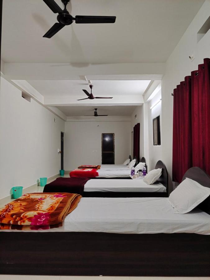 Gaurav Guest House Bodh Gaya Buitenkant foto