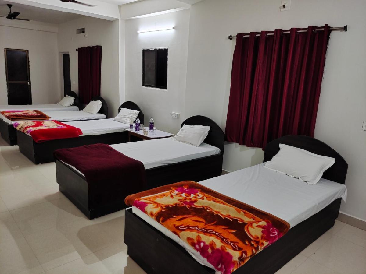 Gaurav Guest House Bodh Gaya Buitenkant foto