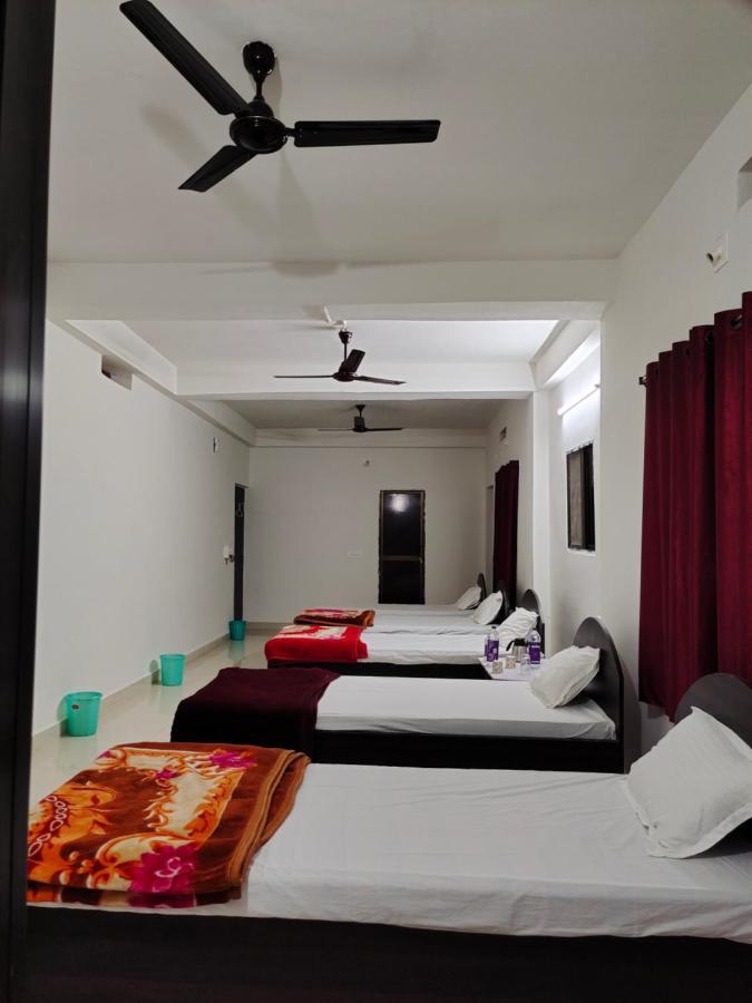 Gaurav Guest House Bodh Gaya Buitenkant foto