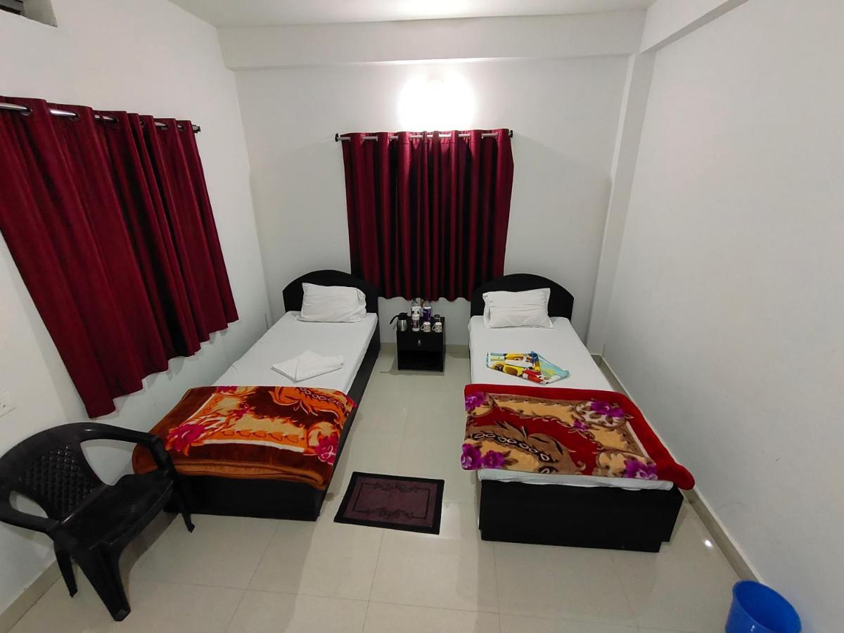 Gaurav Guest House Bodh Gaya Buitenkant foto