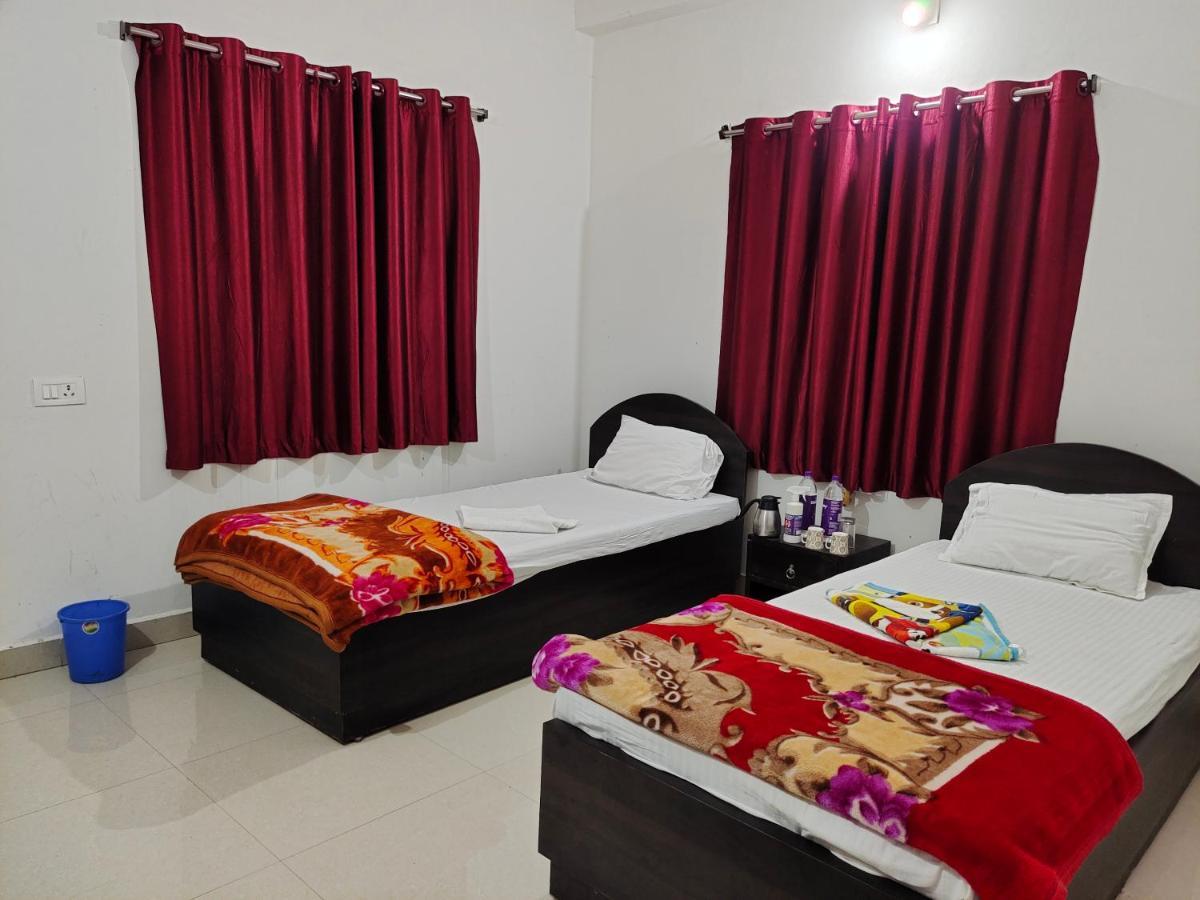 Gaurav Guest House Bodh Gaya Buitenkant foto