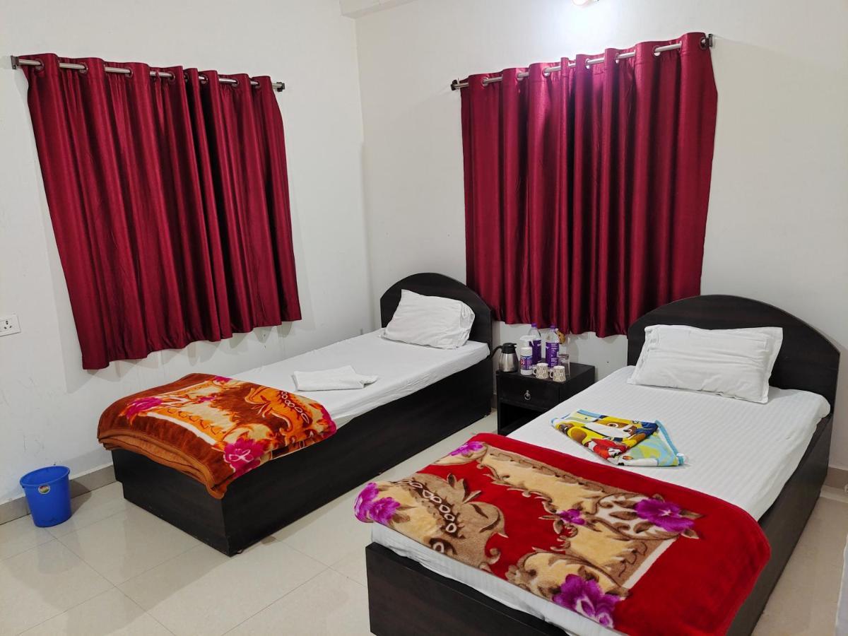 Gaurav Guest House Bodh Gaya Buitenkant foto