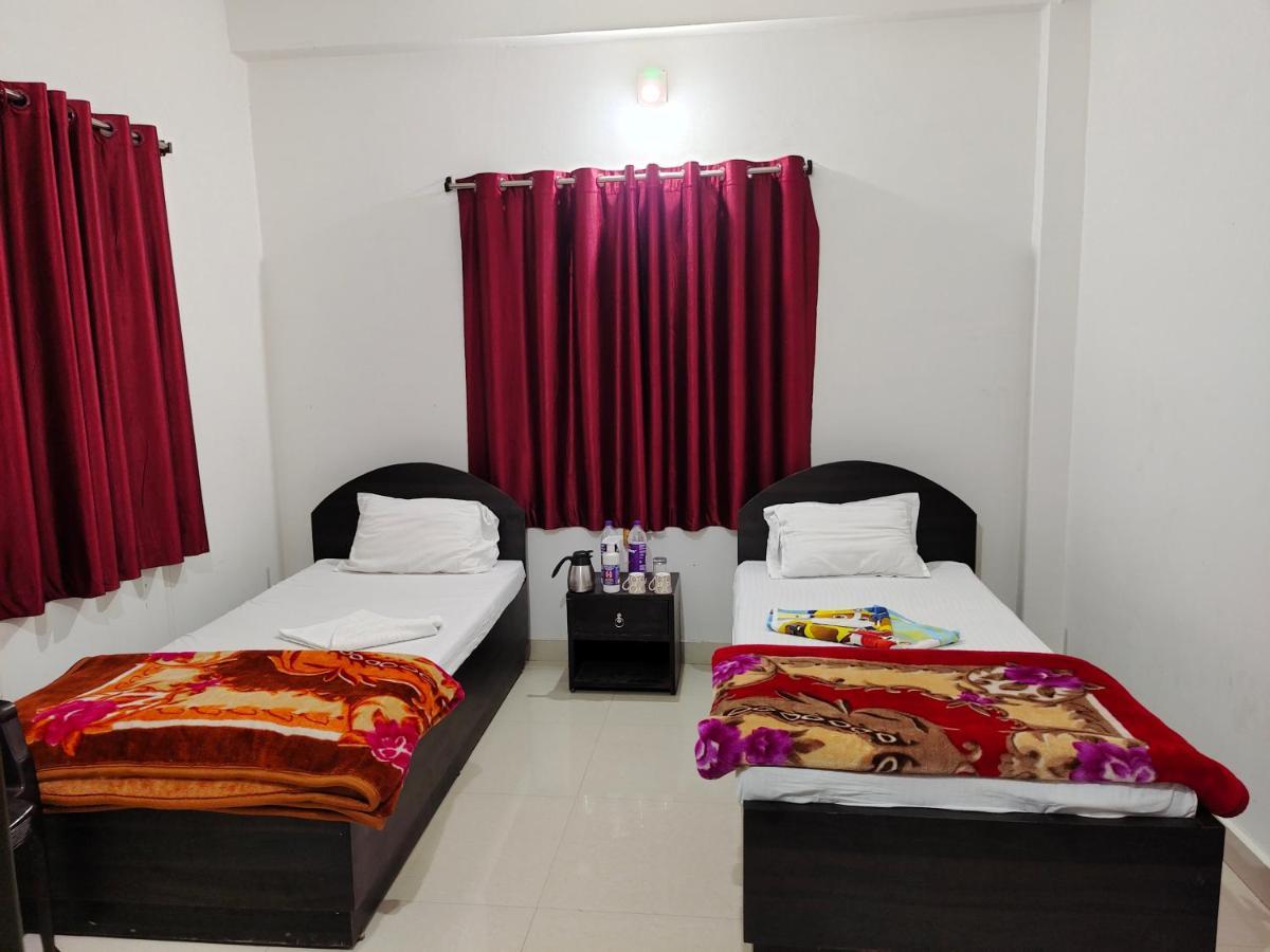 Gaurav Guest House Bodh Gaya Buitenkant foto