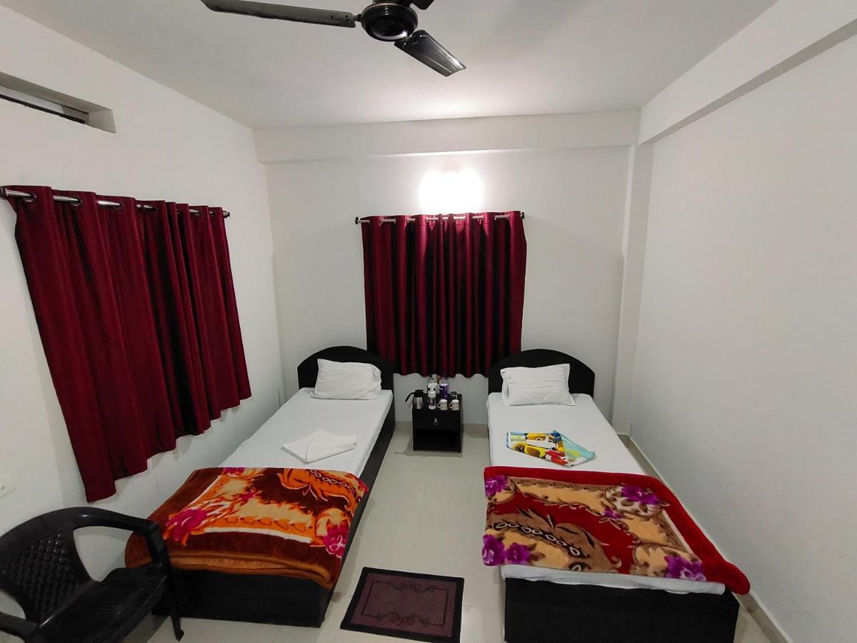 Gaurav Guest House Bodh Gaya Buitenkant foto