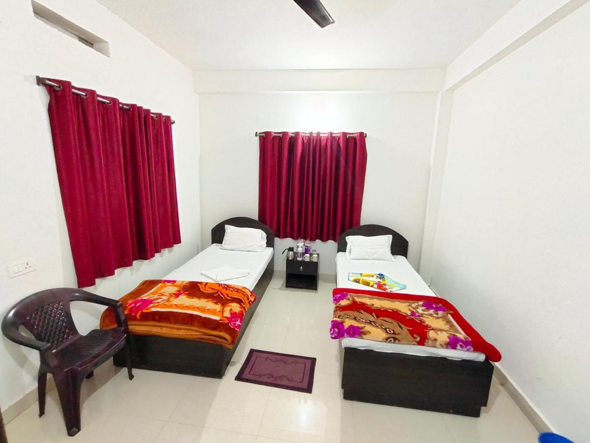 Gaurav Guest House Bodh Gaya Buitenkant foto