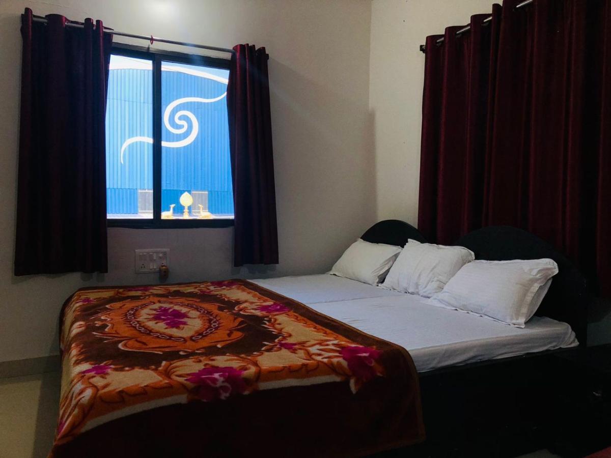 Gaurav Guest House Bodh Gaya Buitenkant foto