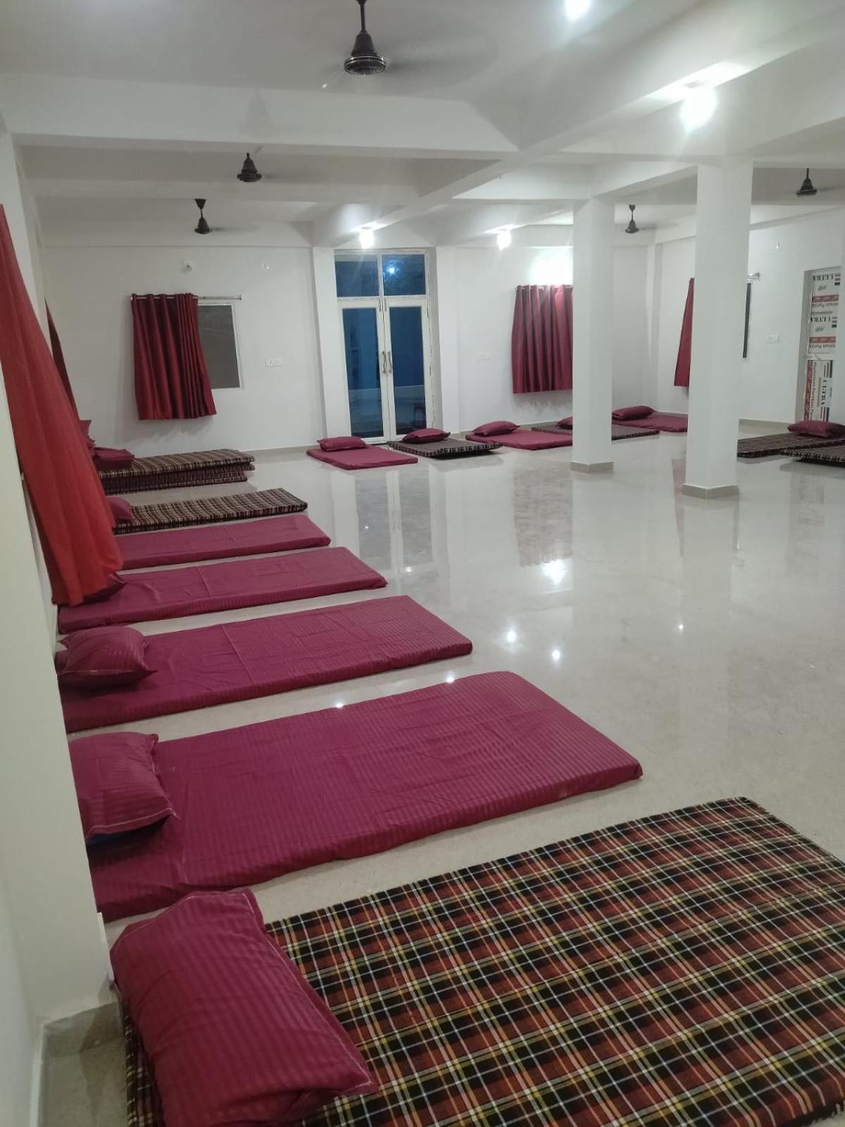 Gaurav Guest House Bodh Gaya Buitenkant foto
