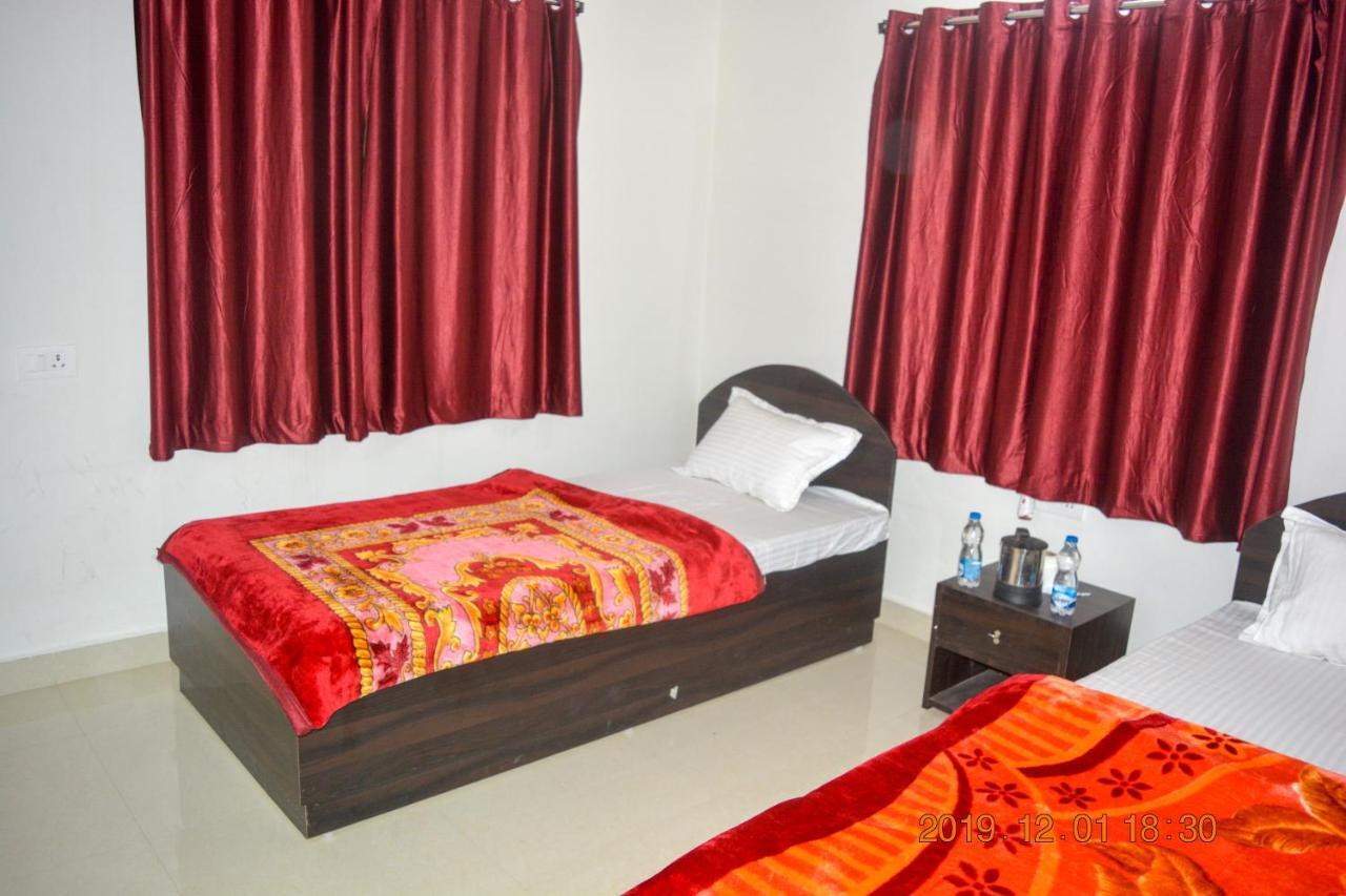 Gaurav Guest House Bodh Gaya Buitenkant foto